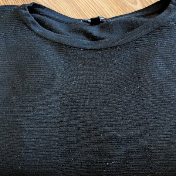 Cropped Black Sweater - Picture 2 of 4